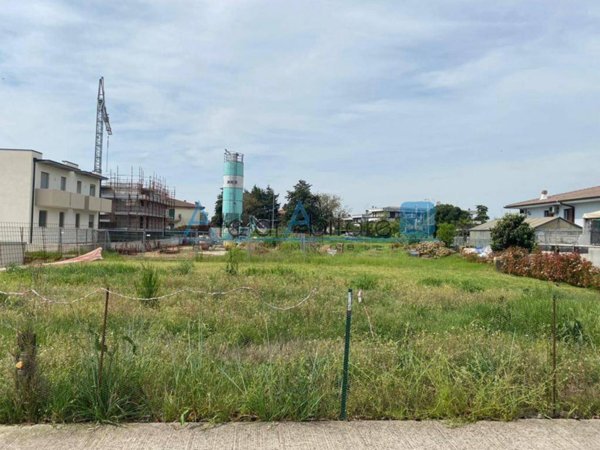 terreno edificabile in vendita a Zevio in zona Campagnola