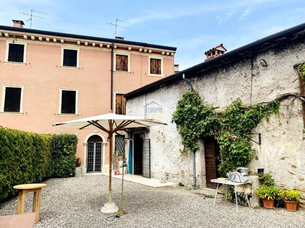 casa indipendente in vendita a Zevio in zona Santa Maria