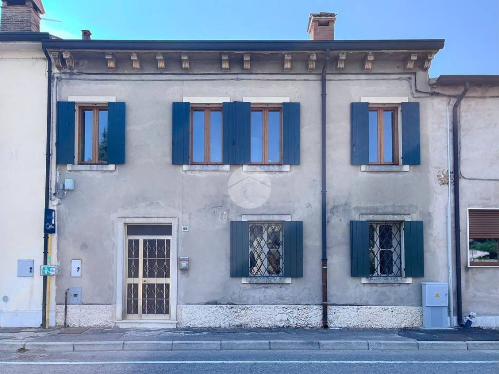 casa indipendente in vendita a Zevio in zona Santa Maria