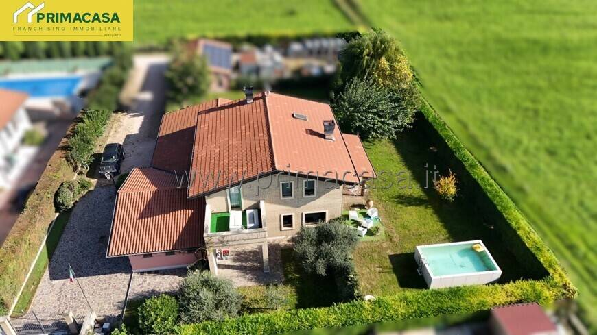casa indipendente in vendita a Zevio in zona Santa Maria