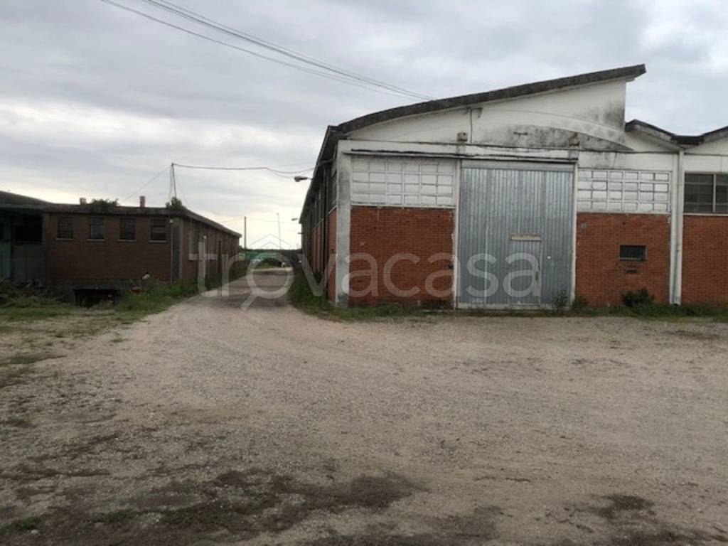 locale commerciale in vendita a Zevio