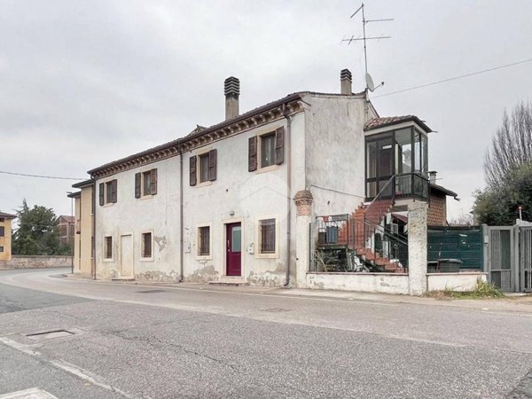 appartamento in vendita a Zevio in zona Volon