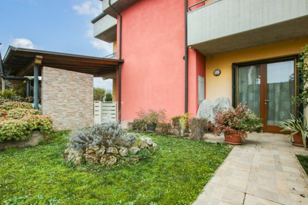 casa indipendente in vendita a Zevio in zona Perzacco