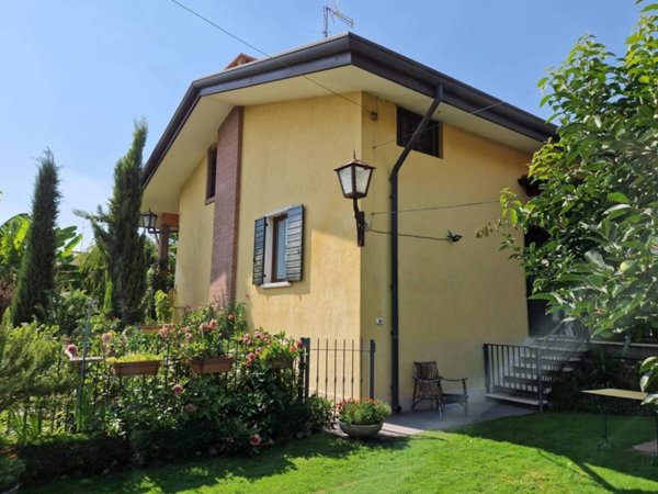 casa indipendente in vendita a Zevio in zona Santa Maria