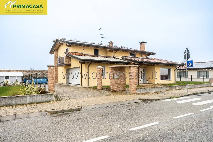 casa indipendente in vendita a Zevio in zona Santa Maria