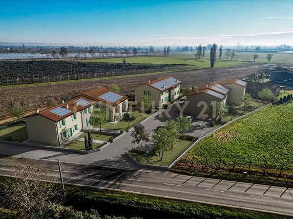 appartamento in vendita a Zevio in zona Santa Maria