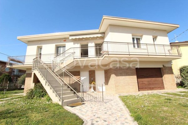 casa indipendente in vendita a Zevio in zona Santa Maria