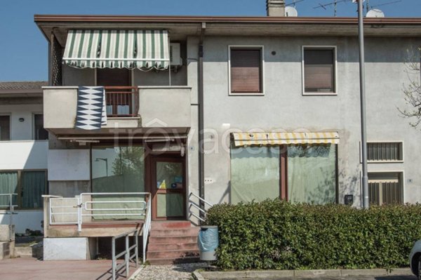 appartamento in vendita a Zevio in zona Perzacco