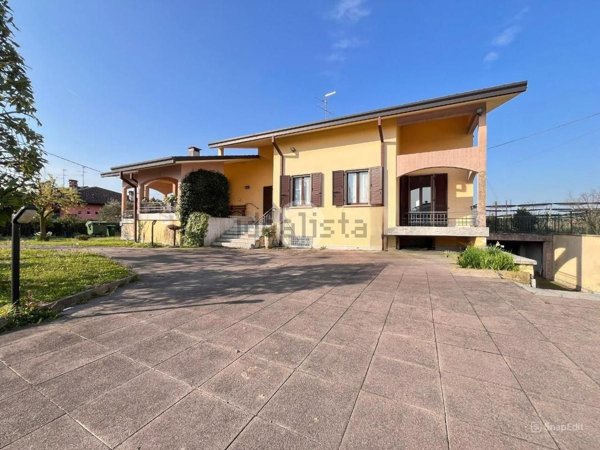 casa indipendente in vendita a Zevio in zona Volon