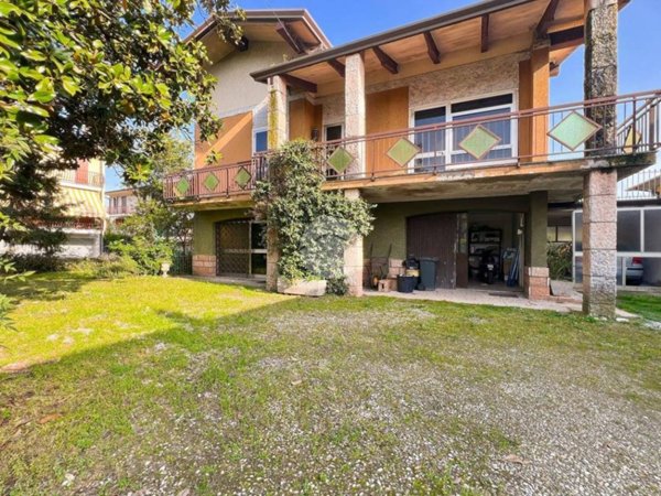 casa indipendente in vendita a Zevio in zona Campagnola