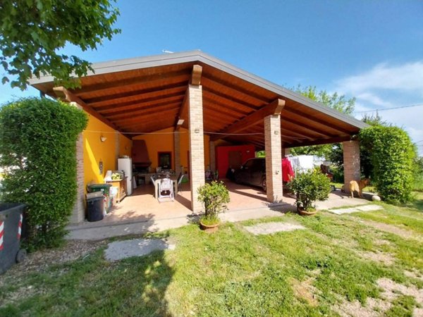 casa indipendente in vendita a Zevio in zona Volon