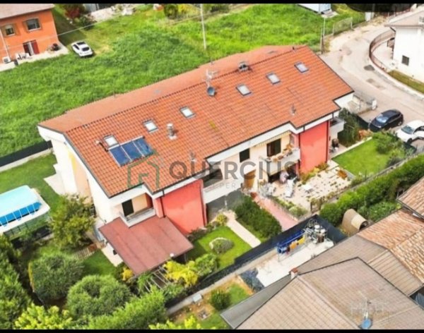 casa indipendente in vendita a Zevio in zona Perzacco