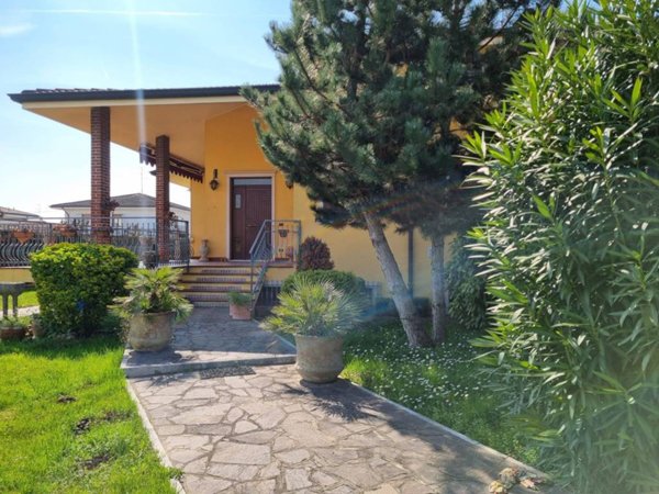 casa indipendente in vendita a Zevio in zona Santa Maria