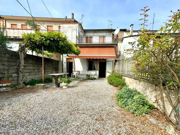 appartamento in vendita a Zevio in zona Santa Maria