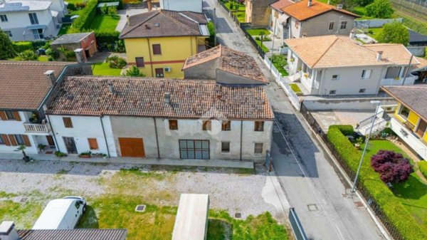 casa indipendente in vendita a Zevio in zona Perzacco