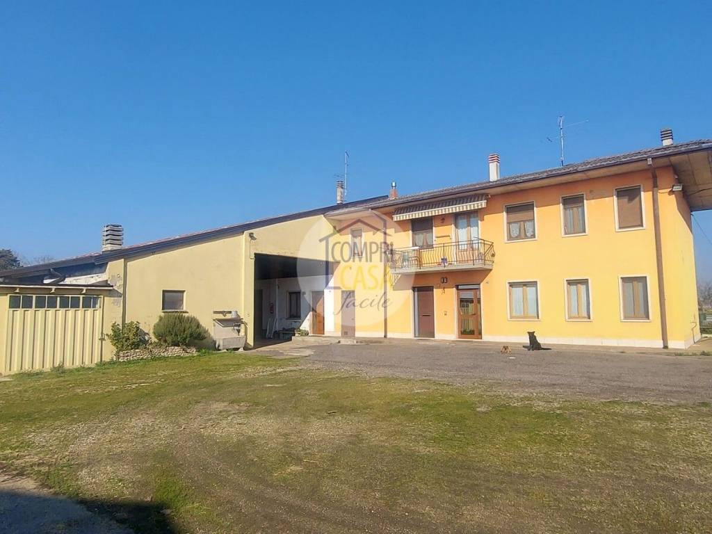 casa indipendente in vendita a Zevio in zona Santa Maria