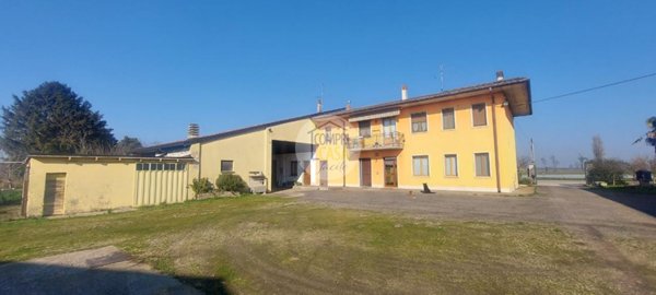 casa indipendente in vendita a Zevio in zona Santa Maria