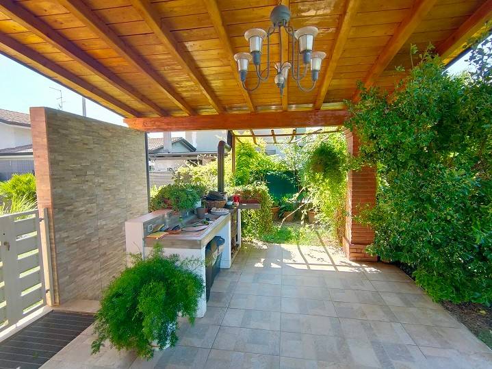 casa indipendente in vendita a Zevio in zona Perzacco