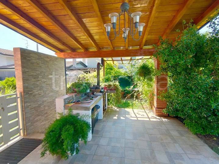casa indipendente in vendita a Zevio in zona Perzacco