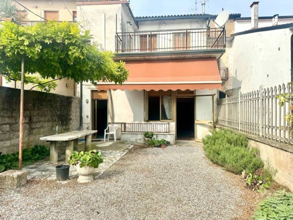 appartamento in vendita a Zevio in zona Santa Maria