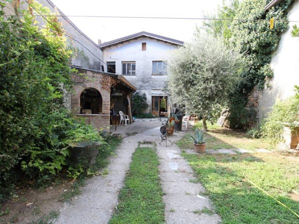 casa indipendente in vendita a Zevio in zona Santa Maria