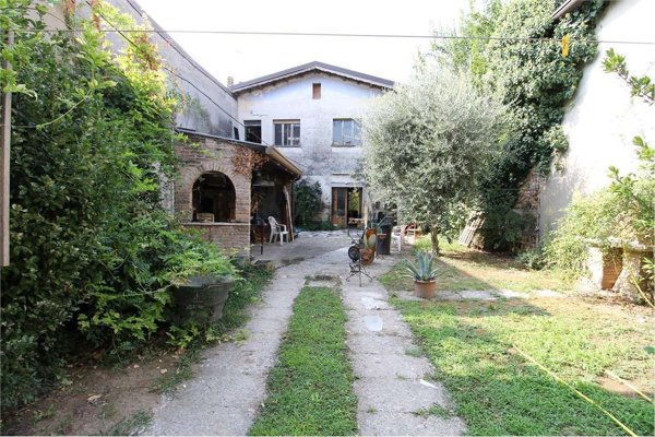 appartamento in vendita a Zevio in zona Santa Maria