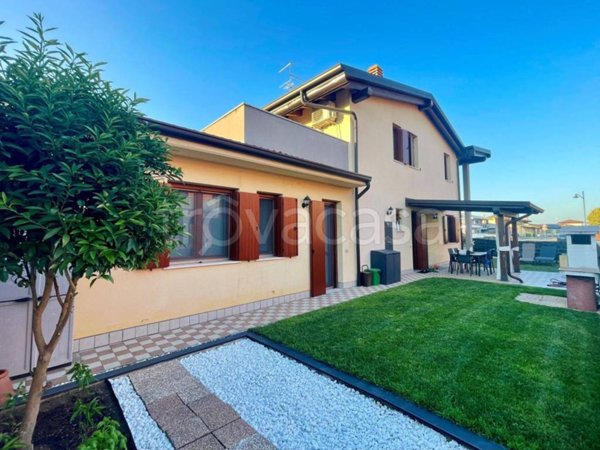 casa indipendente in vendita a Zevio