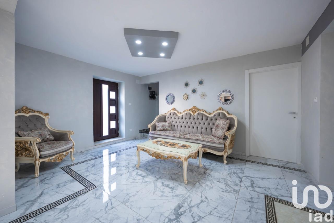 casa indipendente in vendita a Zevio in zona Volon