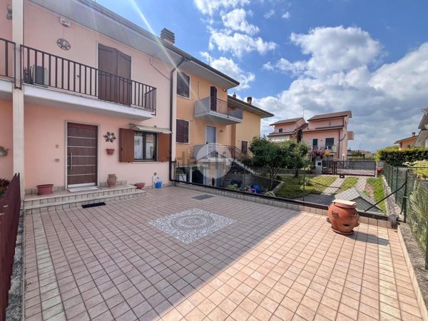 casa indipendente in vendita a Zevio in zona Campagnola