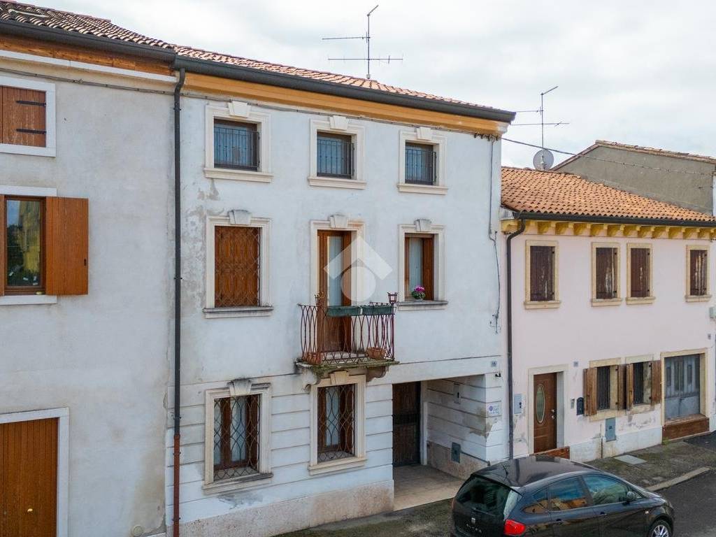 casa indipendente in vendita a Zevio in zona Santa Maria
