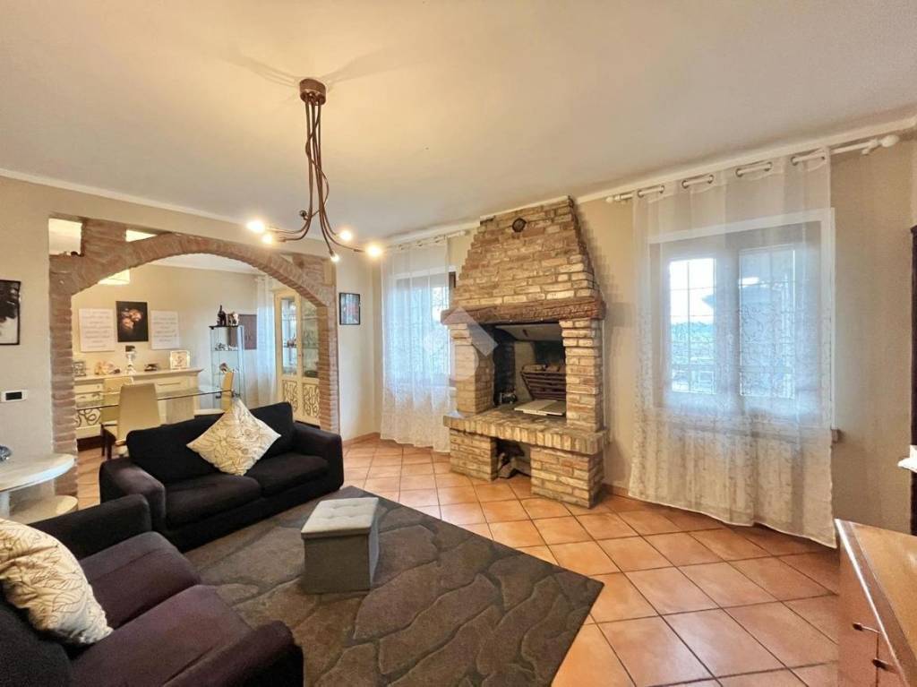 casa indipendente in vendita a Zevio in zona Santa Maria