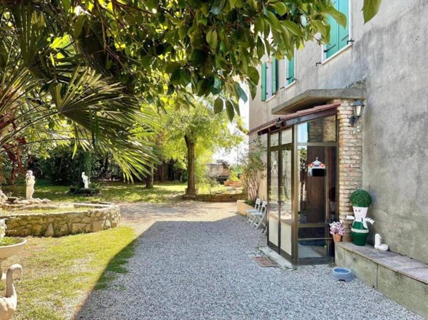 casa indipendente in vendita a Zevio in zona Santa Maria