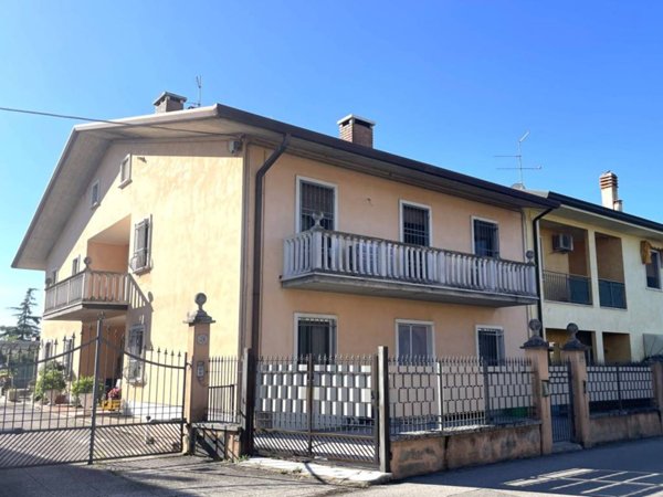 casa indipendente in vendita a Zevio in zona Campagnola