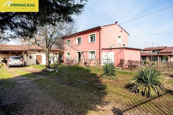 casa indipendente in vendita a Zevio in zona Perzacco