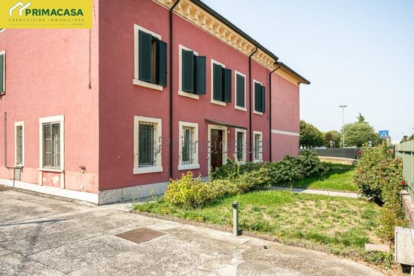 casa indipendente in vendita a Zevio in zona Santa Maria