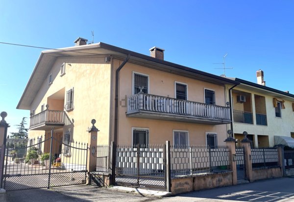 casa indipendente in vendita a Zevio in zona Campagnola