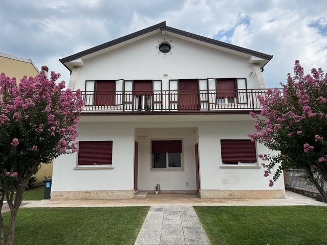 appartamento in vendita a Zevio in zona Santa Maria