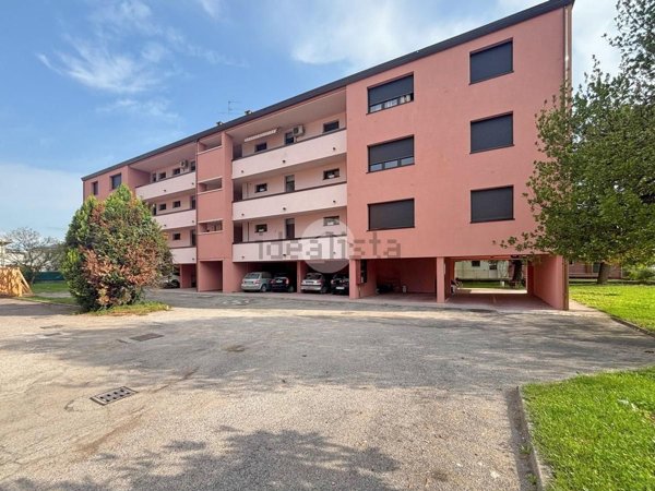 appartamento in vendita a Zevio in zona Perzacco