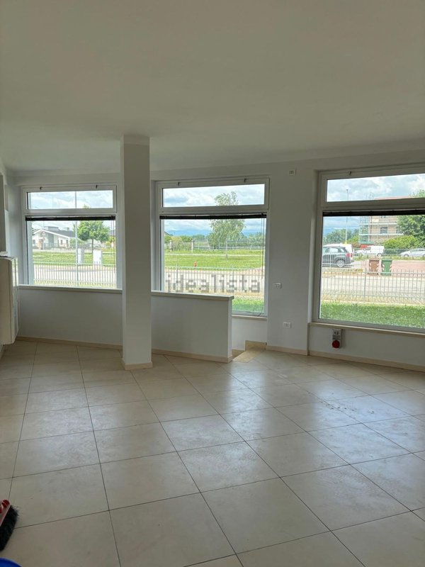 locale commerciale in vendita a Zevio