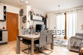 appartamento in vendita a Zevio in zona Perzacco