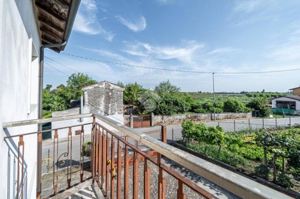 casa indipendente in vendita a Zevio in zona Perzacco