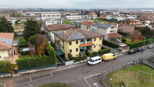 casa indipendente in vendita a Zevio in zona Campagnola