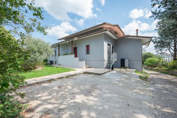 casa indipendente in vendita a Zevio in zona Campagnola