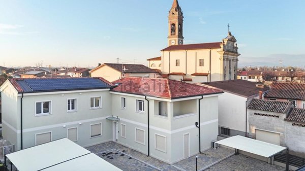 appartamento in vendita a Zevio in zona Perzacco