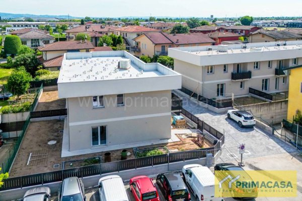 casa indipendente in vendita a Zevio in zona Campagnola
