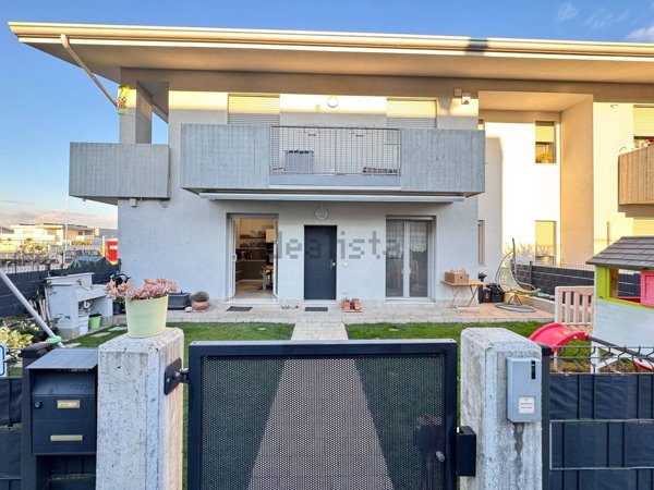 casa indipendente in vendita a Zevio in zona Campagnola