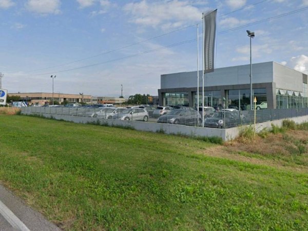 negozio in vendita a Zevio in zona Santa Maria