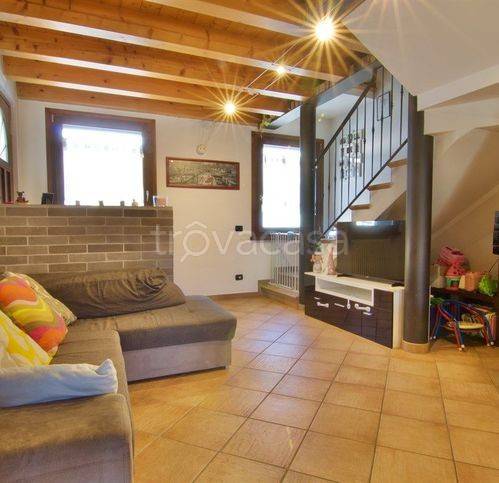 casa indipendente in vendita a Zevio in zona Perzacco