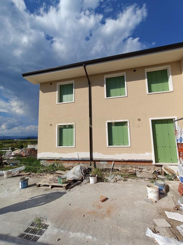 appartamento in vendita a Zevio in zona Santa Maria