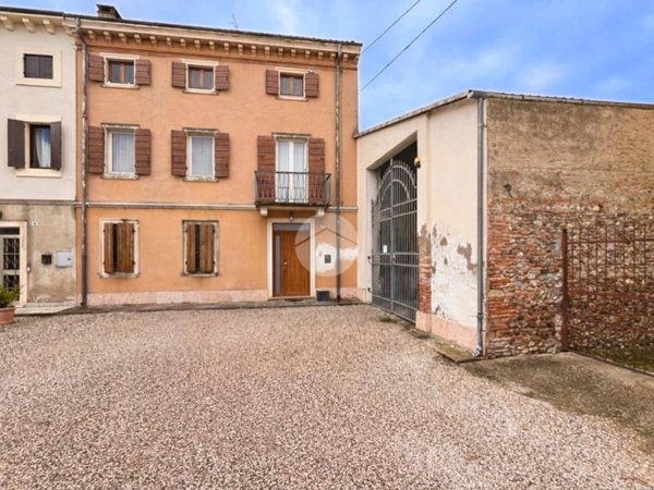 casa indipendente in vendita a Zevio in zona Santa Maria